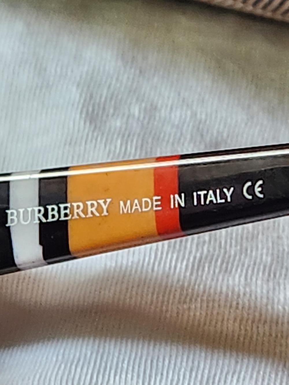 Burberry Black Square Sunglasses with Signature Case - Picture 4 of 9